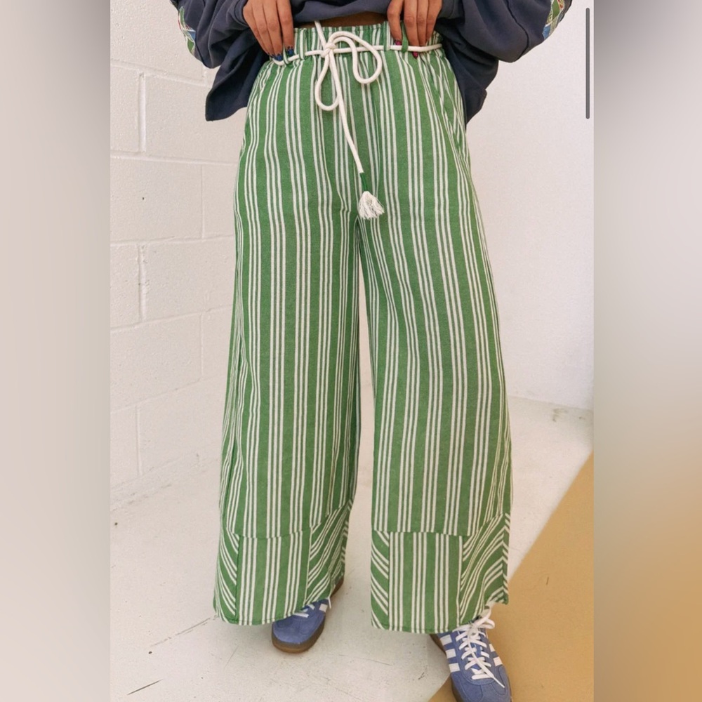 Striped Wide-Leg Cropped Pants in Green